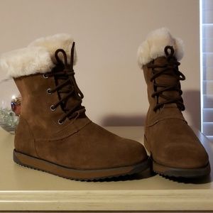 New- EMU Australia lace up boots size 9